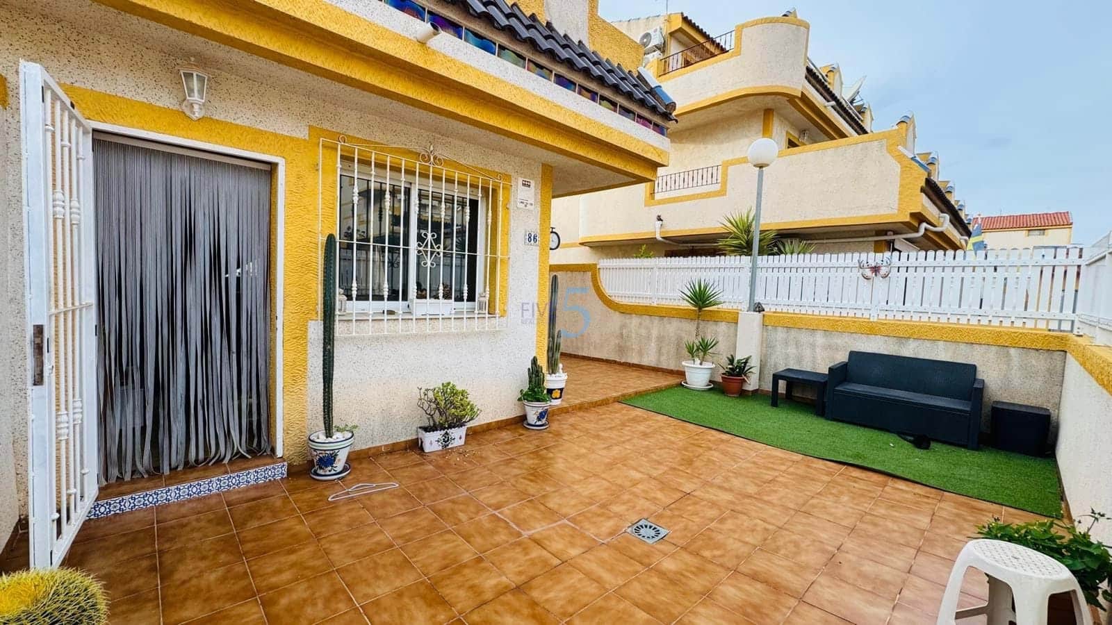 3 bedroom Townhouse for sale in La Florida with pool - € 189,000 (Ref: 9484965)