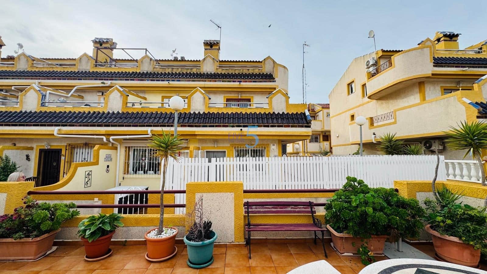 3 bedroom Townhouse for sale in La Florida with pool - € 189,000 (Ref: 9484965)