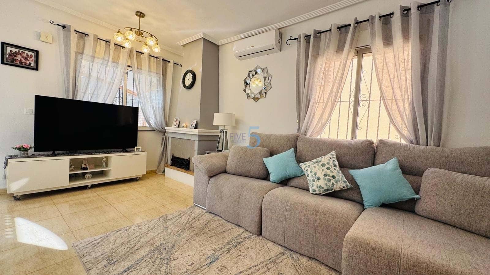 3 bedroom Villa for sale in Los Balcones with pool garage - € 260,000 (Ref: 9490960)