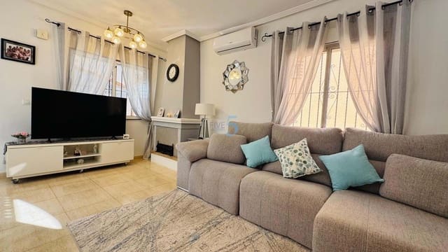 3 bedroom Villa for sale in Los Balcones with pool garage - € 260,000 (Ref: 9490960)