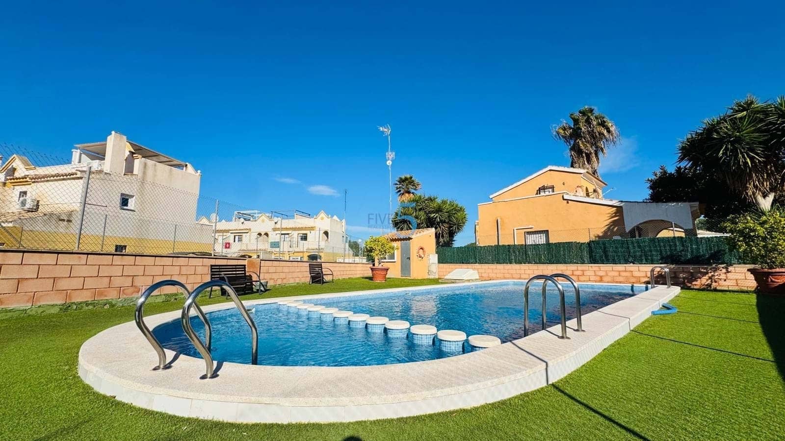 3 bedroom Villa for sale in Los Balcones with pool garage - € 260,000 (Ref: 9490960)