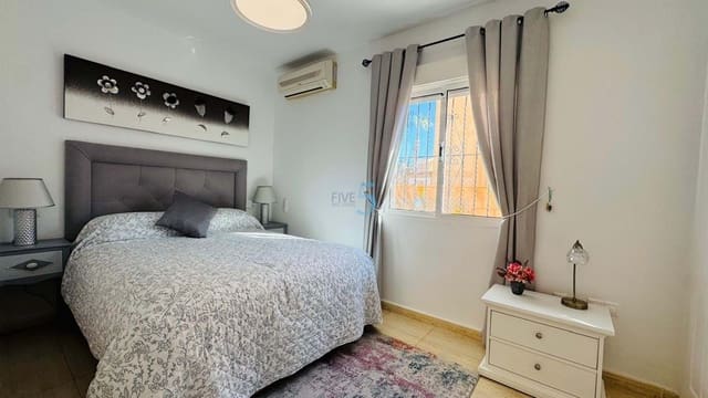 3 bedroom Villa for sale in Los Balcones with pool garage - € 260,000 (Ref: 9490960)