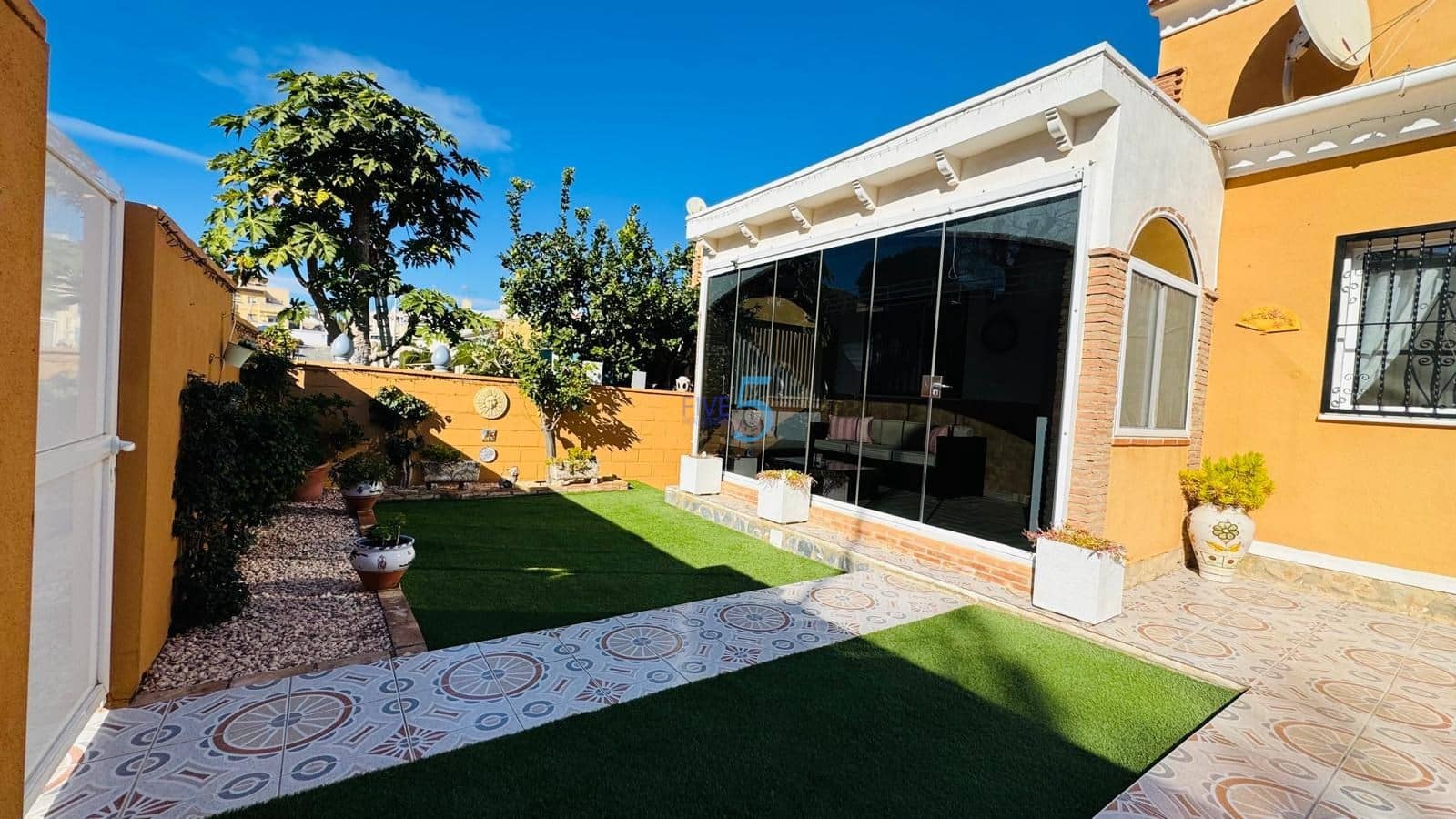 3 bedroom Villa for sale in Los Balcones with pool garage - € 260,000 (Ref: 9490960)