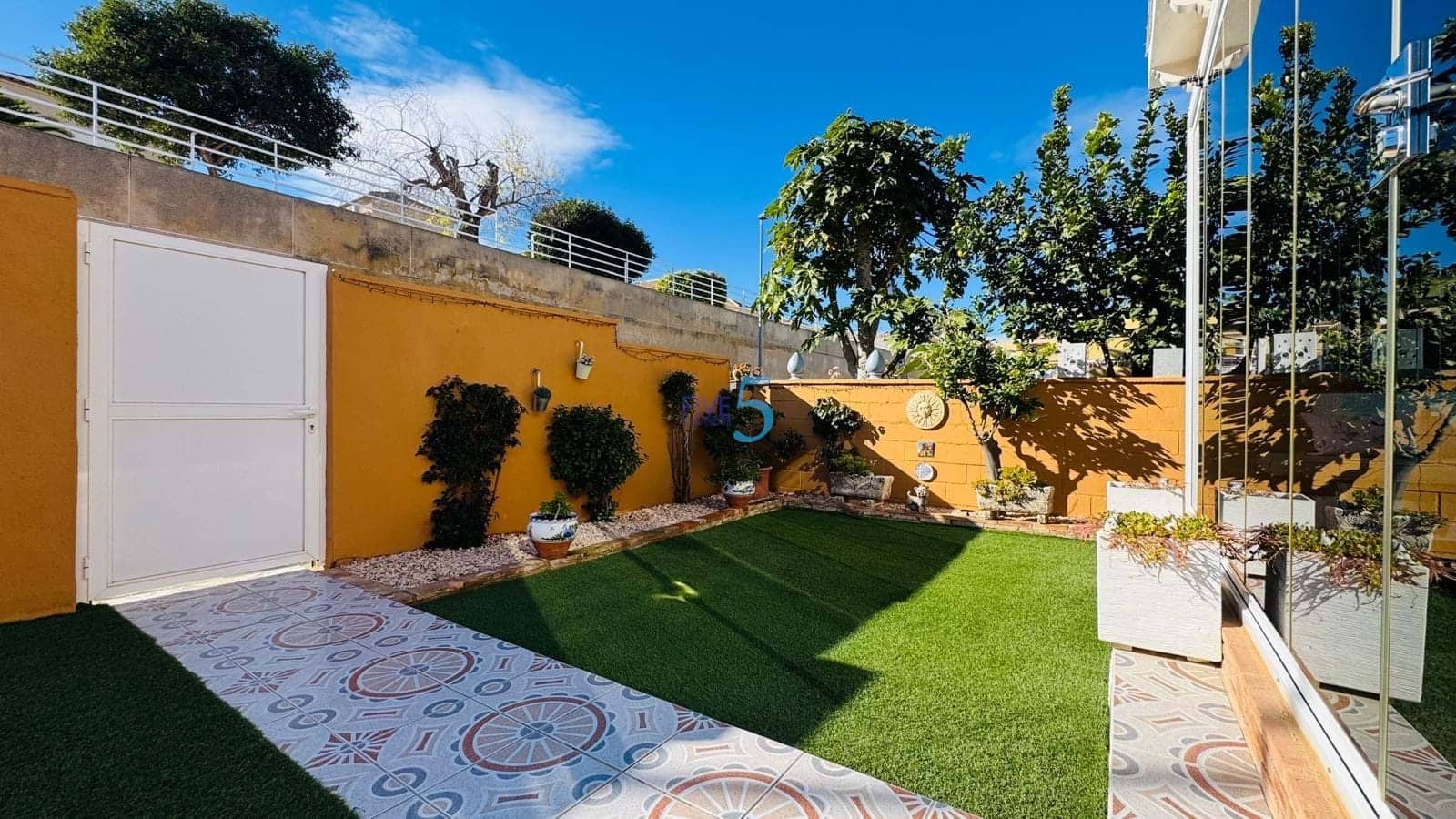 3 bedroom Villa for sale in Los Balcones with pool garage - € 260,000 (Ref: 9490960)