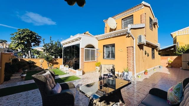 3 bedroom Villa for sale in Los Balcones with pool garage - € 260,000 (Ref: 9490960)
