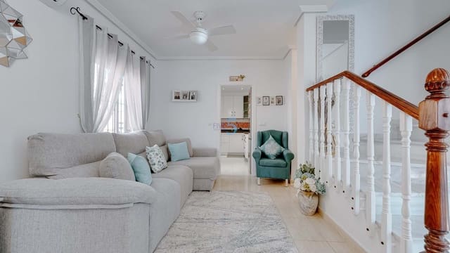 3 makuuhuone Huvila myytävänä paikassa Los Balcones mukana uima-altaan 
autotalli - 260 000 € (Ref: 9490960)