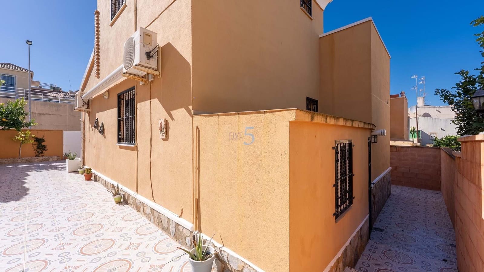 3 slaapkamer Villa te koop in Los Balcones met zwembad garage - € 260.000 (Ref: 9490960)