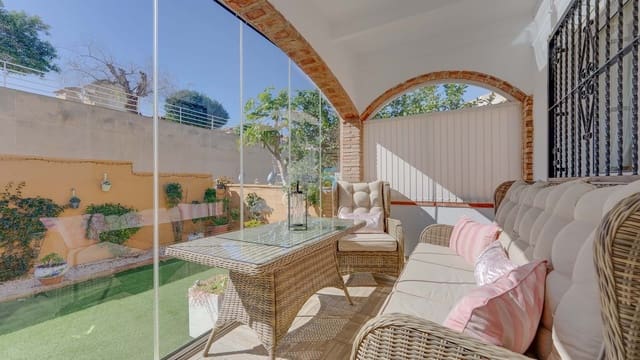 3 makuuhuone Huvila myytävänä paikassa Los Balcones mukana uima-altaan 
autotalli - 260 000 € (Ref: 9490960)