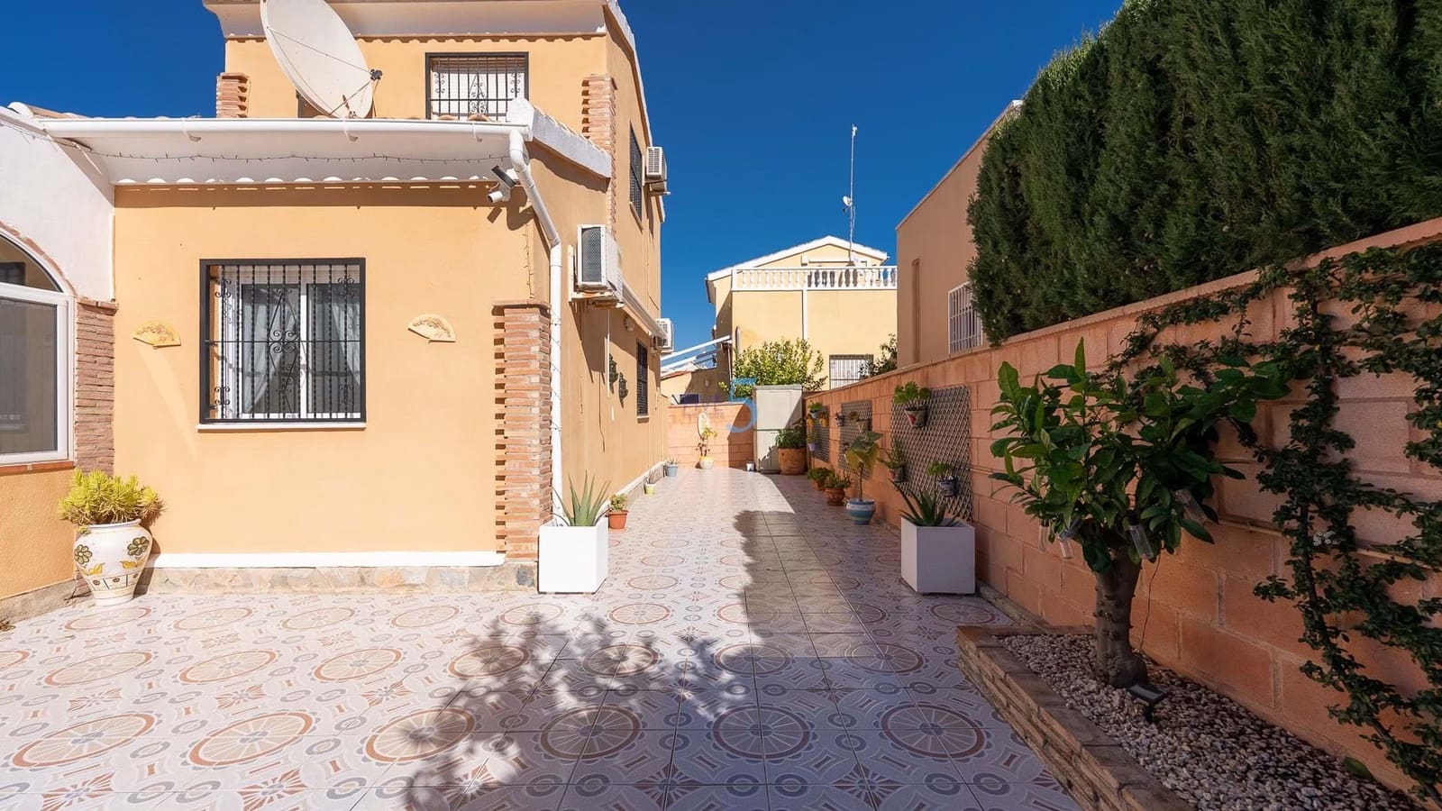 3 slaapkamer Villa te koop in Los Balcones met zwembad garage - € 260.000 (Ref: 9490960)