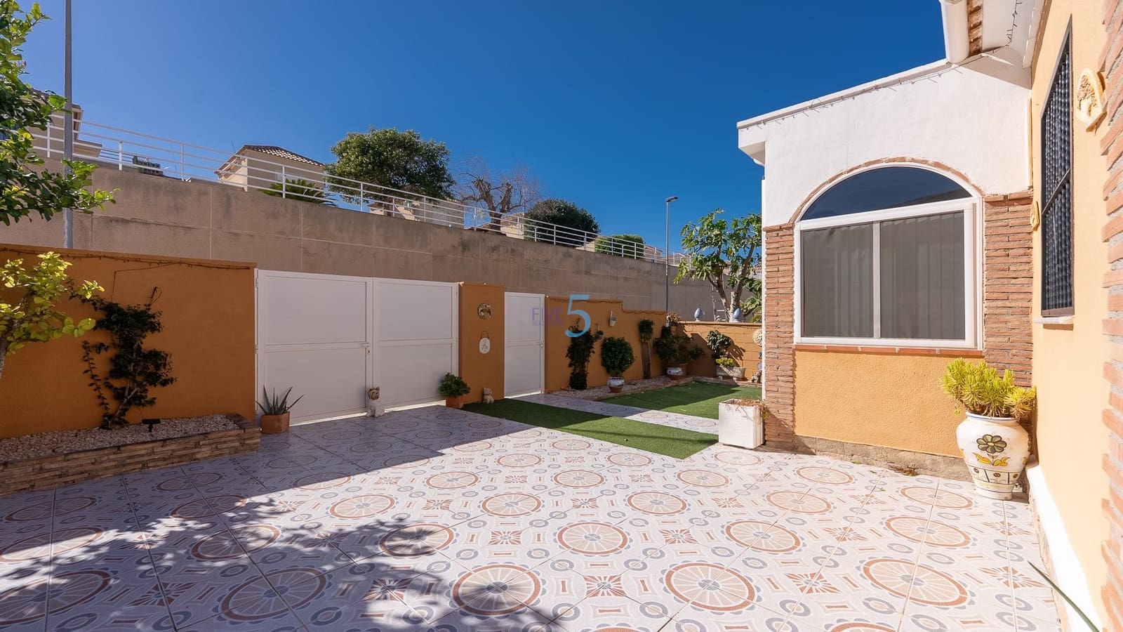 3 slaapkamer Villa te koop in Los Balcones met zwembad garage - € 260.000 (Ref: 9490960)