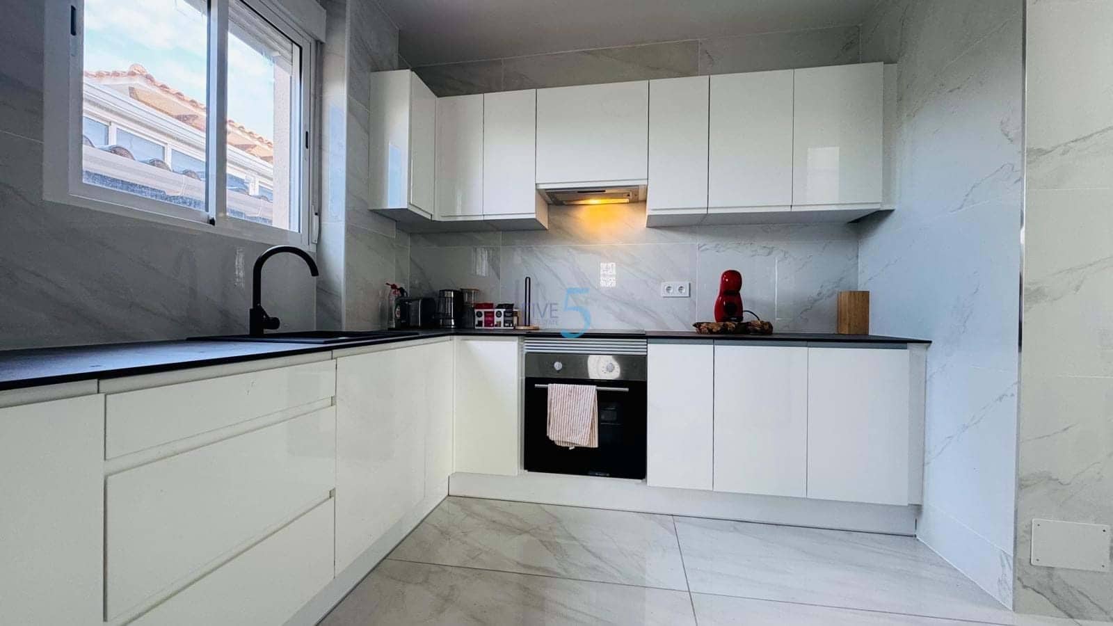 Chalet de 3 habitaciones en Playa Flamenca en venta con piscina garaje - 394.000 € (Ref: 9495591)