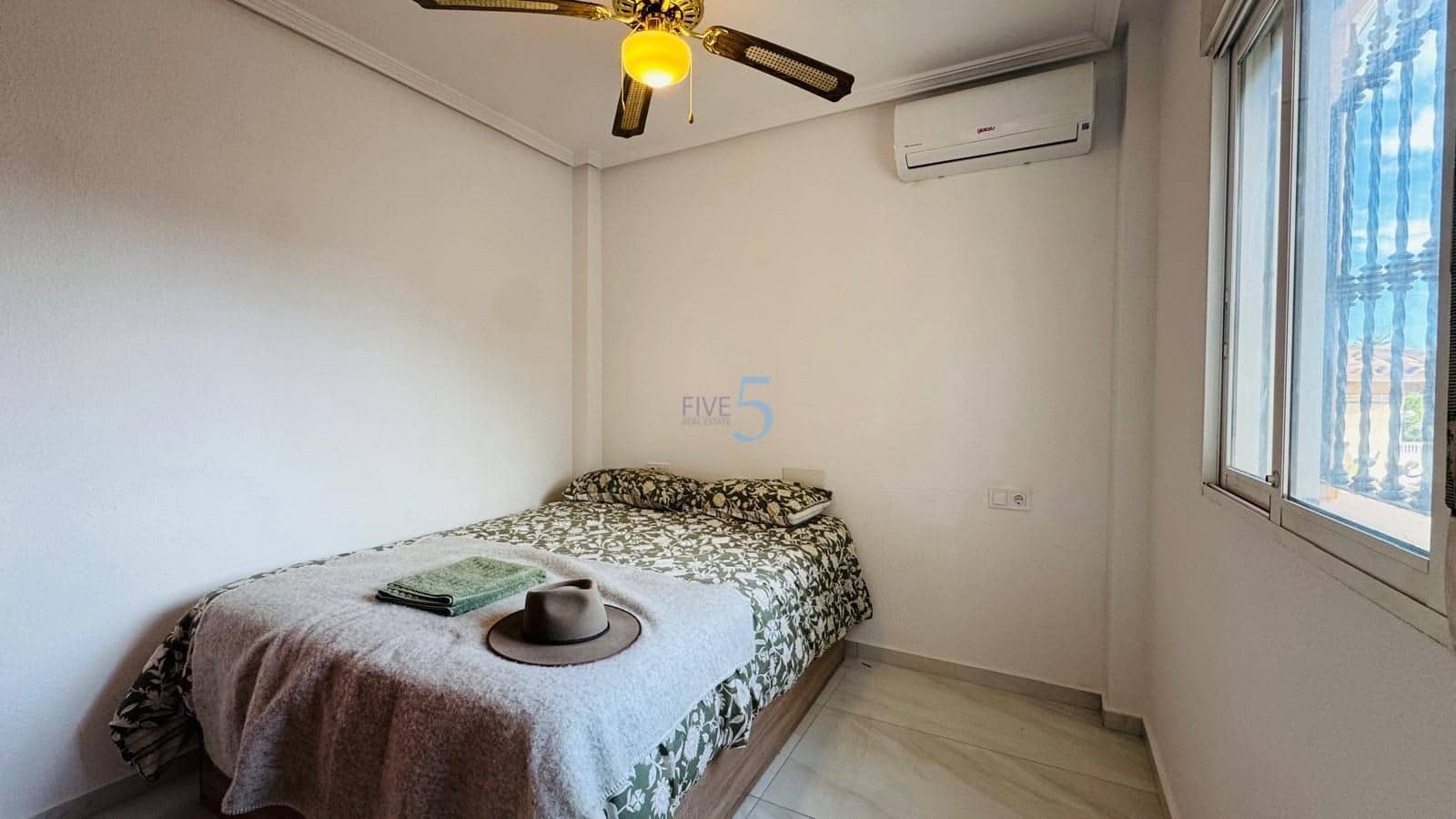 Chalet de 3 habitaciones en Playa Flamenca en venta con piscina garaje - 394.000 € (Ref: 9495591)