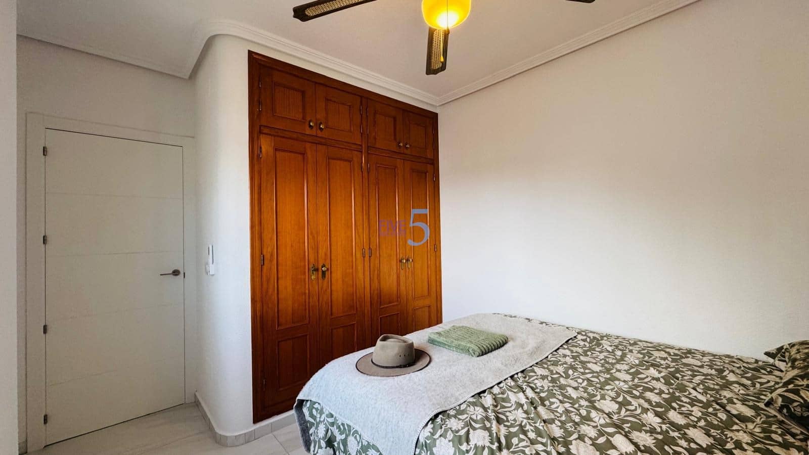 Chalet de 3 habitaciones en Playa Flamenca en venta con piscina garaje - 394.000 € (Ref: 9495591)