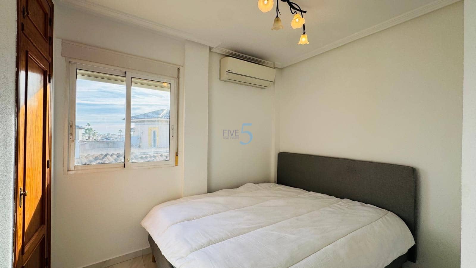 Chalet de 3 habitaciones en Playa Flamenca en venta con piscina garaje - 394.000 € (Ref: 9495591)