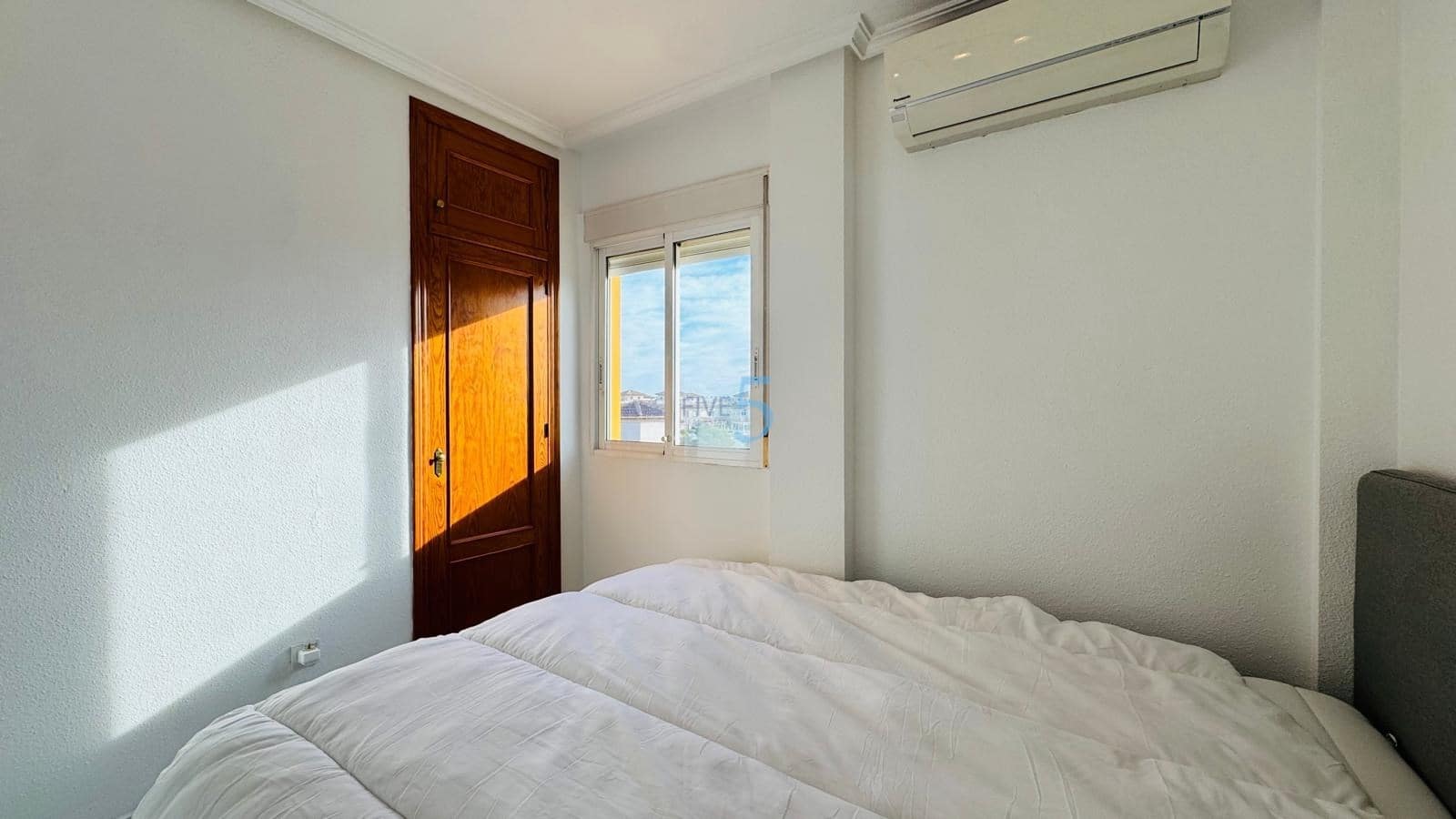 Chalet de 3 habitaciones en Playa Flamenca en venta con piscina garaje - 394.000 € (Ref: 9495591)