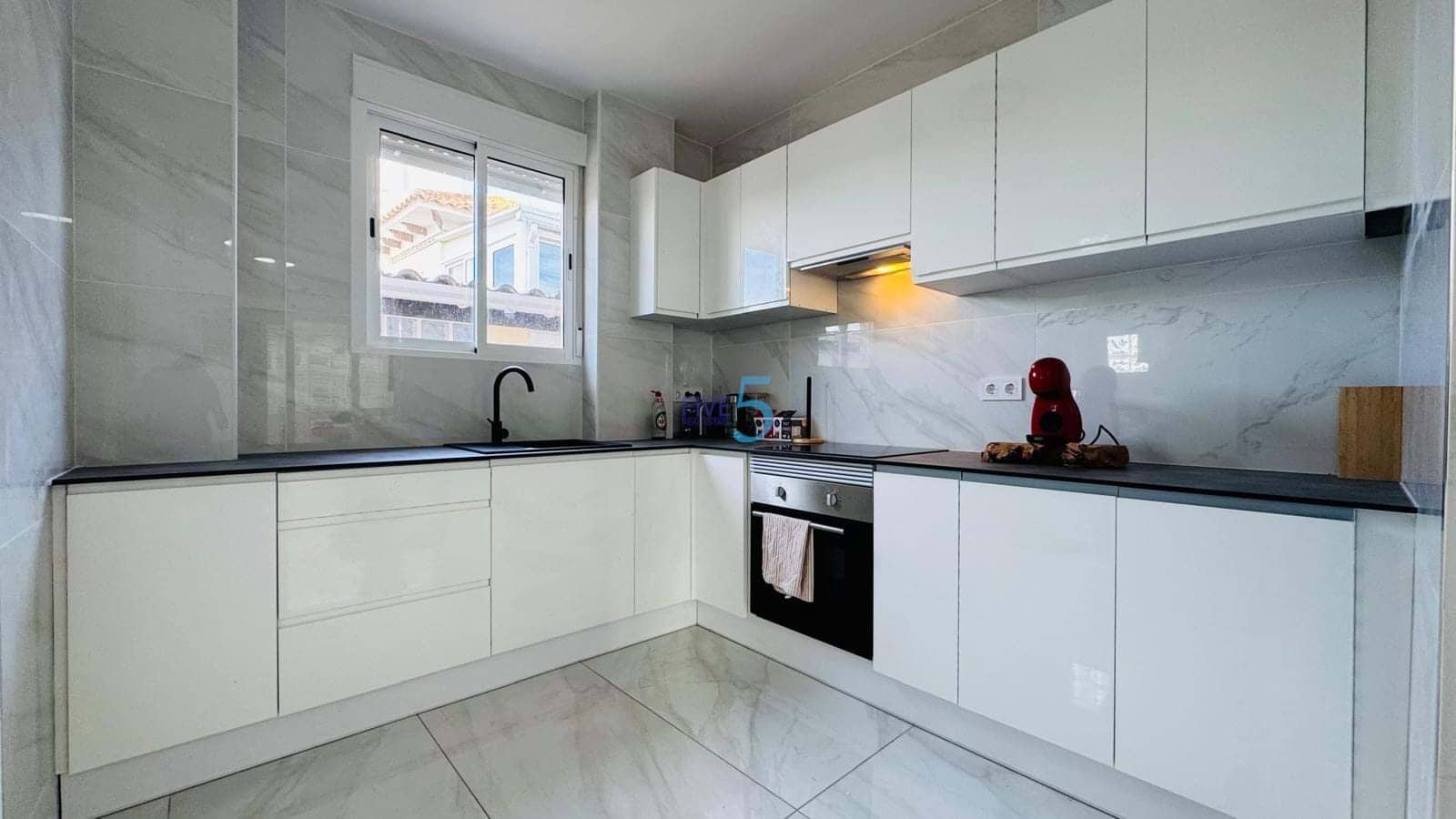 Chalet de 3 habitaciones en Playa Flamenca en venta con piscina garaje - 394.000 € (Ref: 9495591)