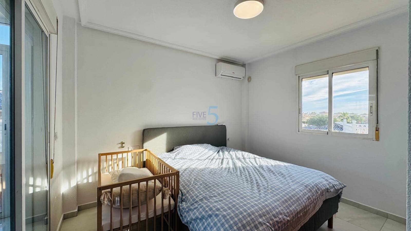 Chalet de 3 habitaciones en Playa Flamenca en venta con piscina garaje - 394.000 € (Ref: 9495591)