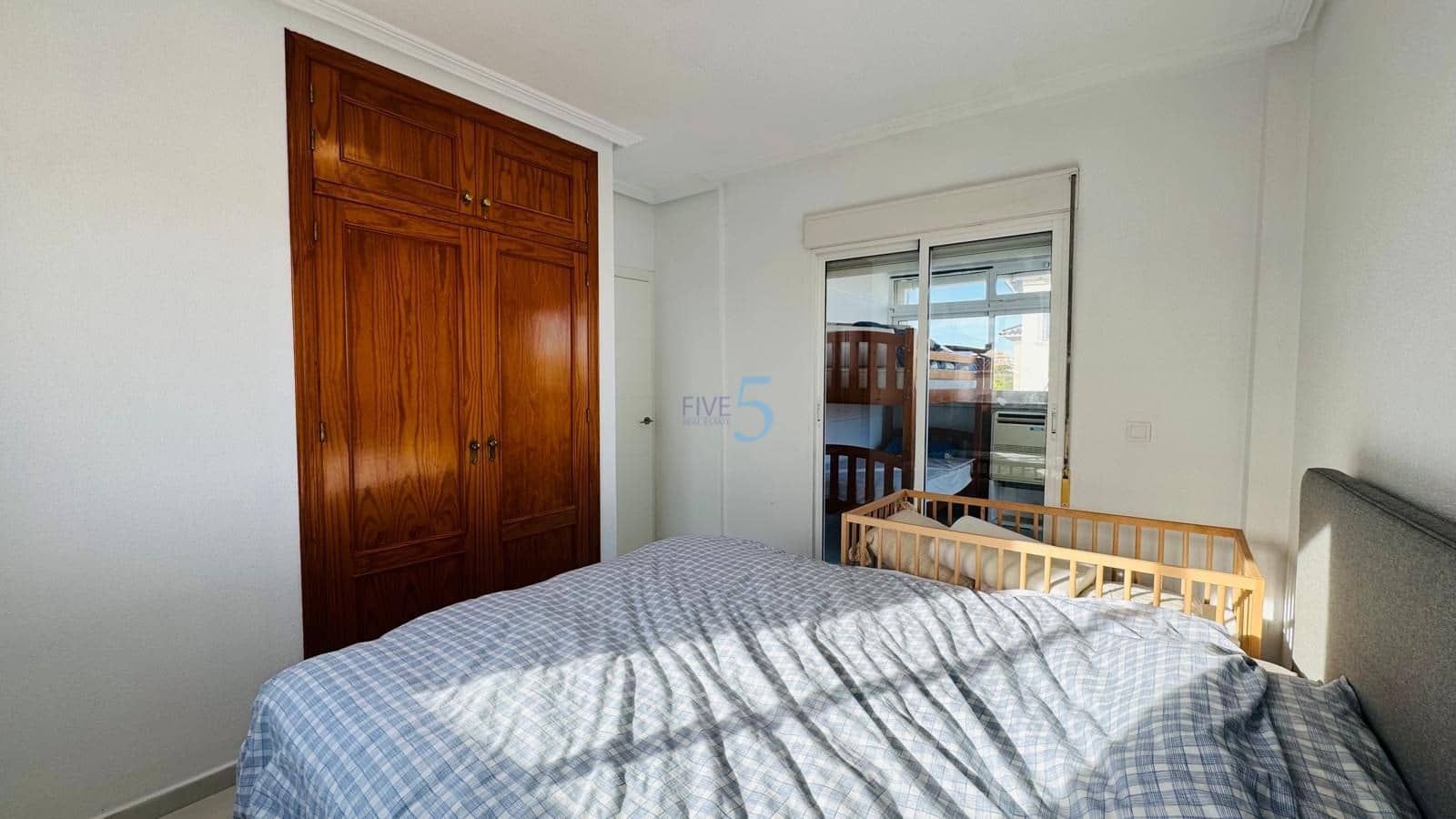 Chalet de 3 habitaciones en Playa Flamenca en venta con piscina garaje - 394.000 € (Ref: 9495591)