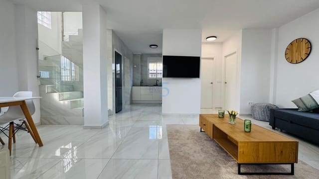 Chalet de 3 habitaciones en Playa Flamenca, Orihuela en venta con piscina garaje - 394.000 € (Ref: 9495591)