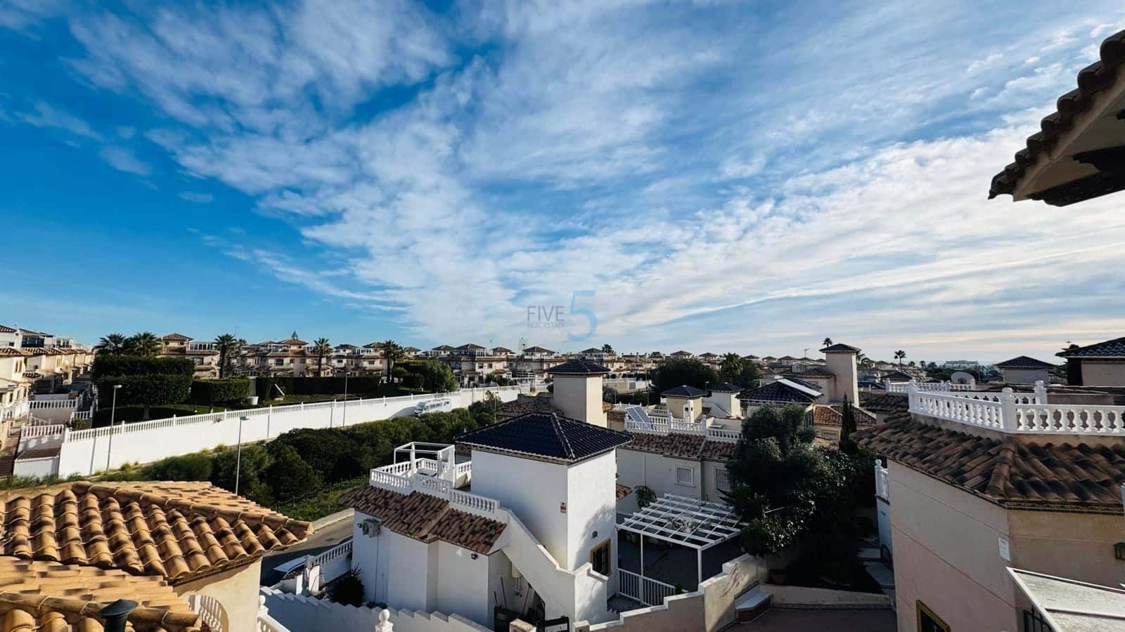 Chalet de 3 habitaciones en Playa Flamenca en venta con piscina garaje - 394.000 € (Ref: 9495591)