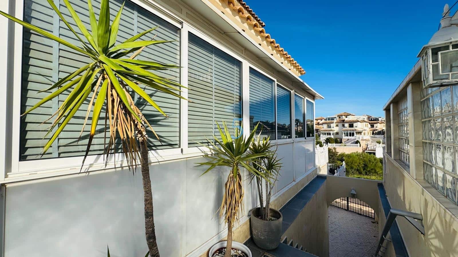Chalet de 3 habitaciones en Playa Flamenca en venta con piscina garaje - 394.000 € (Ref: 9495591)