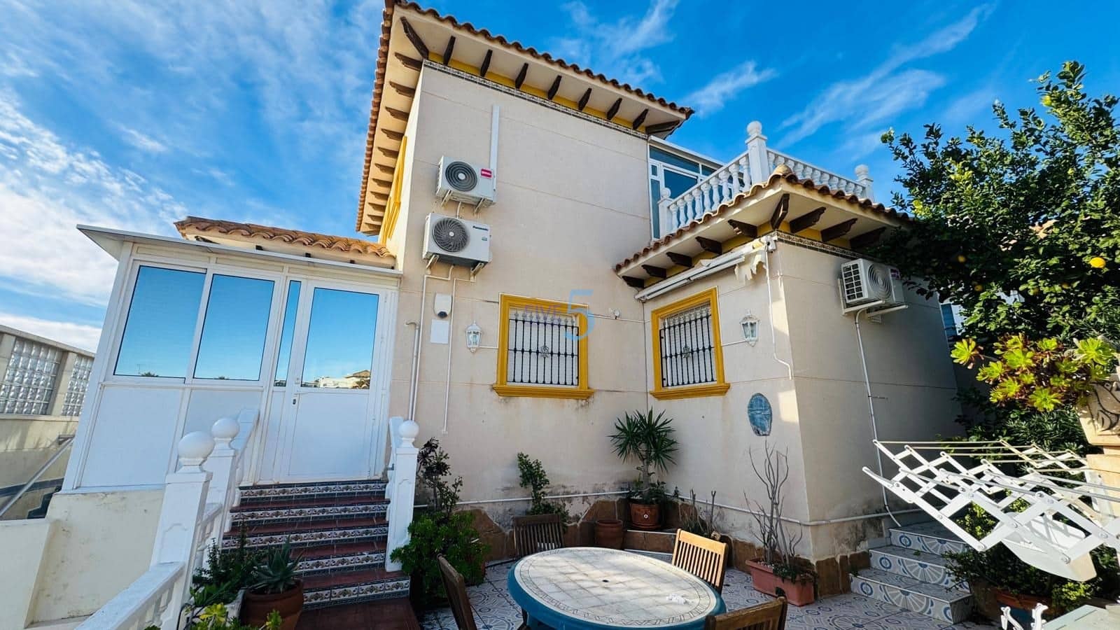 Chalet de 3 habitaciones en Playa Flamenca en venta con piscina garaje - 394.000 € (Ref: 9495591)