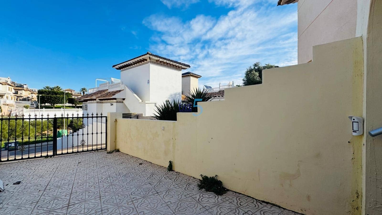 Chalet de 3 habitaciones en Playa Flamenca en venta con piscina garaje - 394.000 € (Ref: 9495591)