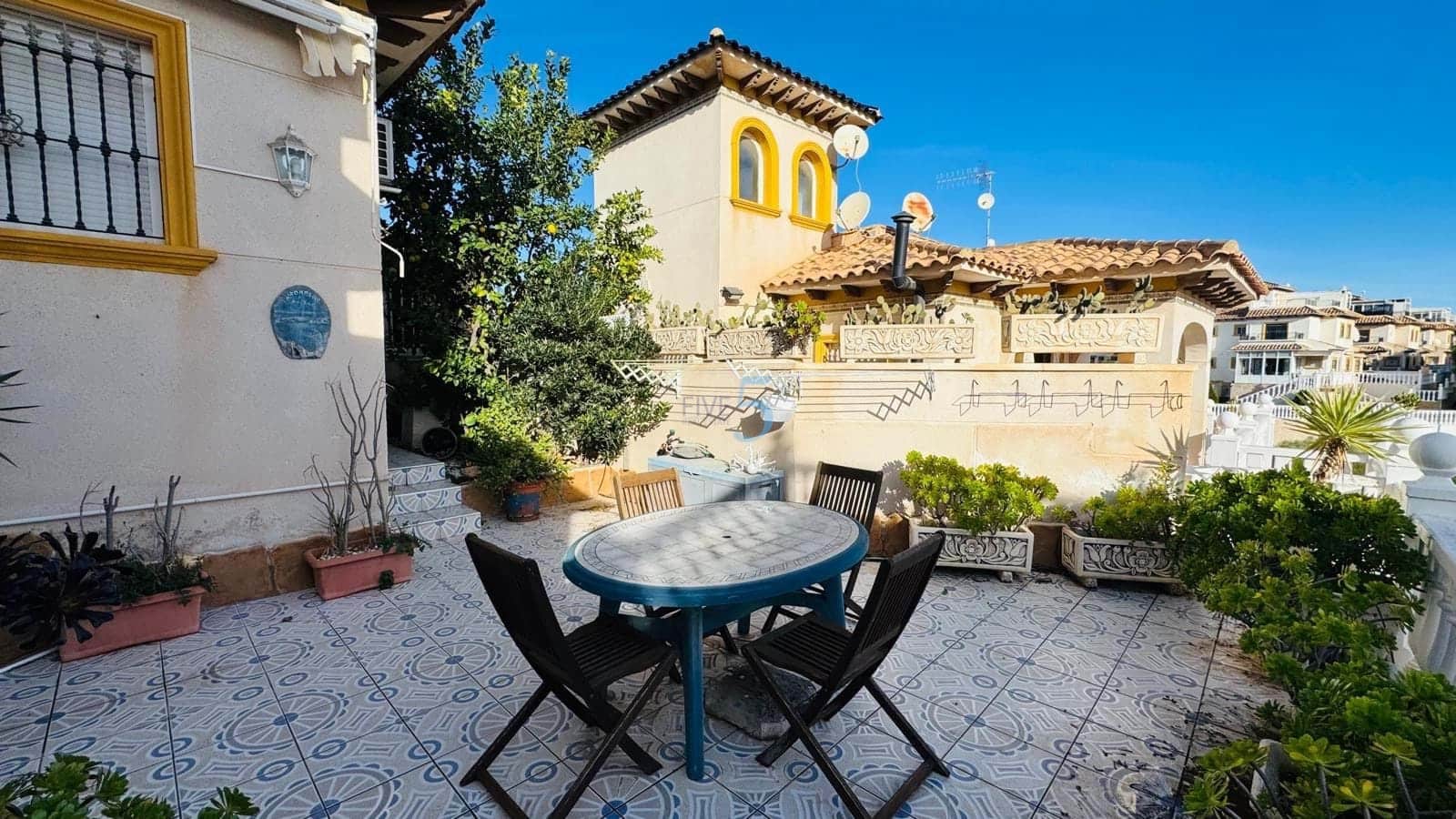 Chalet de 3 habitaciones en Playa Flamenca en venta con piscina garaje - 394.000 € (Ref: 9495591)