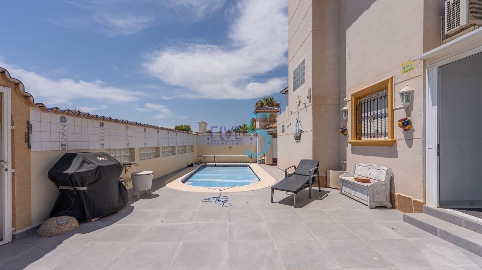 3 bedroom Villa for sale in Playa Flamenca with pool garage - € 370,000 (Ref: 9495591)