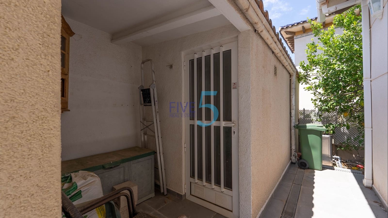 3 bedroom Villa for sale in Playa Flamenca with pool garage - € 370,000 (Ref: 9495591)