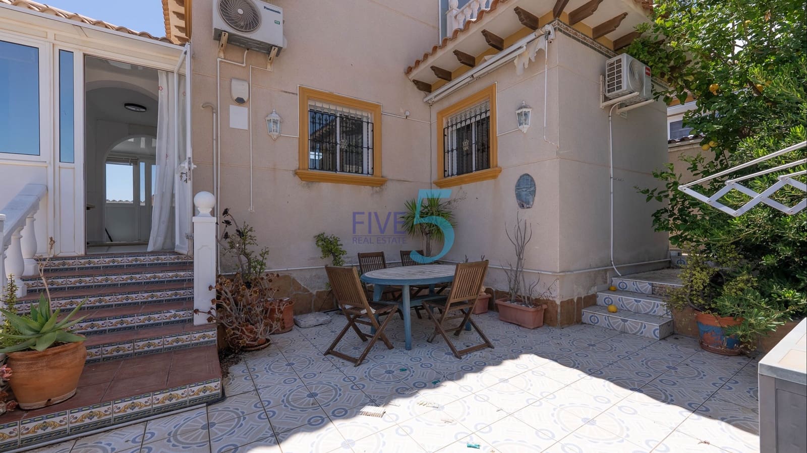 3 bedroom Villa for sale in Playa Flamenca with pool garage - € 370,000 (Ref: 9495591)