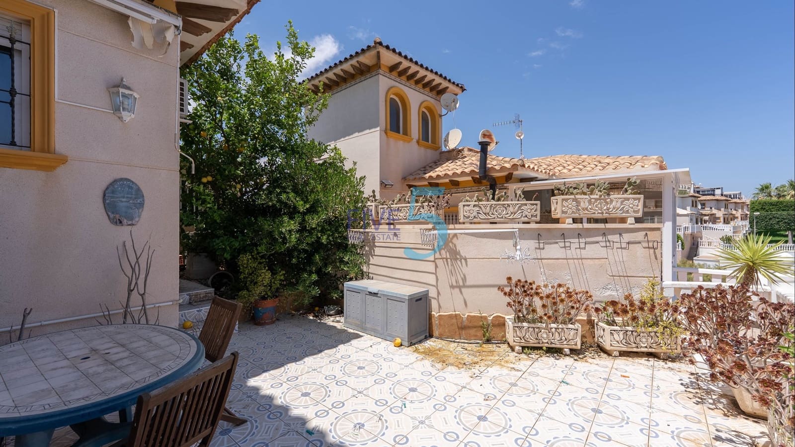 3 bedroom Villa for sale in Playa Flamenca with pool garage - € 370,000 (Ref: 9495591)
