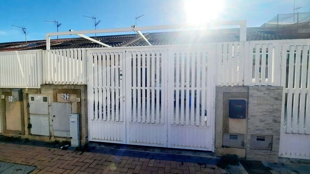 3 bedroom Townhouse for sale in Los Alcázares - € 150,000 (Ref: 9497940)