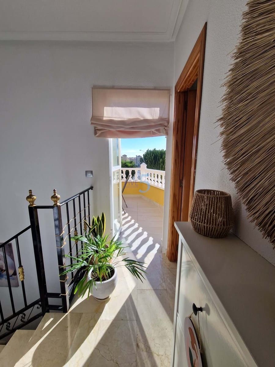 3 chambre Villa/Maison à vendre à Playa Flamenca avec piscine garage - 289 000 € (Ref: 9500497)