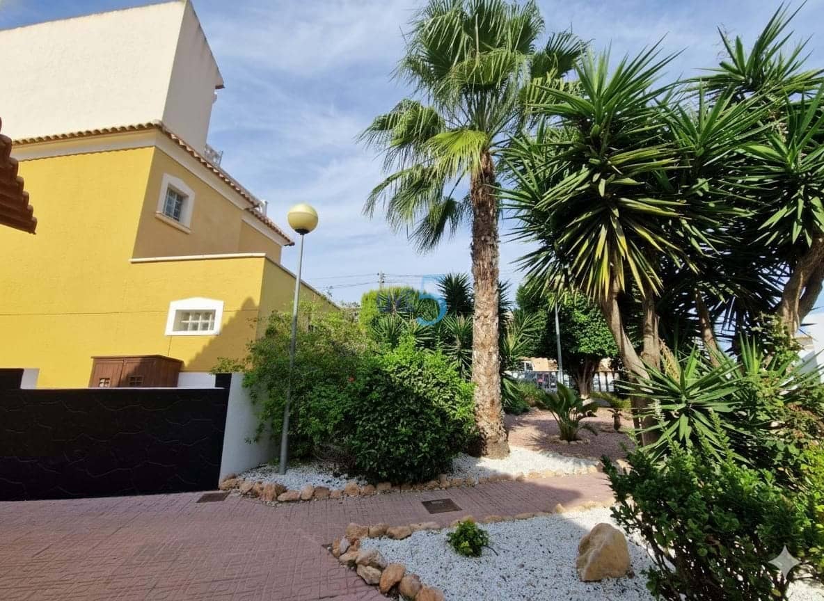 3 chambre Villa/Maison à vendre à Playa Flamenca avec piscine garage - 289 000 € (Ref: 9500497)