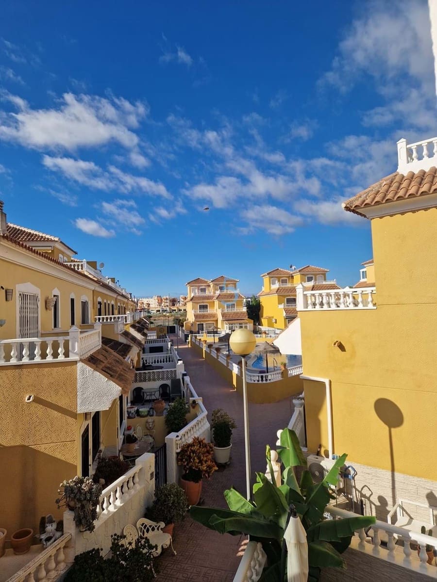 3 chambre Villa/Maison à vendre à Playa Flamenca avec piscine garage - 289 000 € (Ref: 9500497)