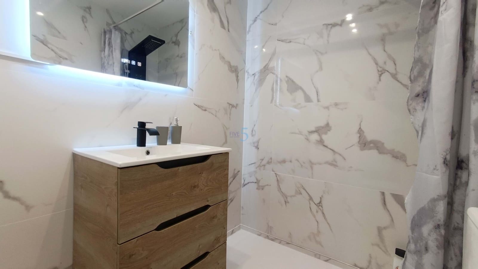 2 sovrum Lägenhet till salu i Torrevieja med pool garage - 196 000 € (Ref: 9500657)