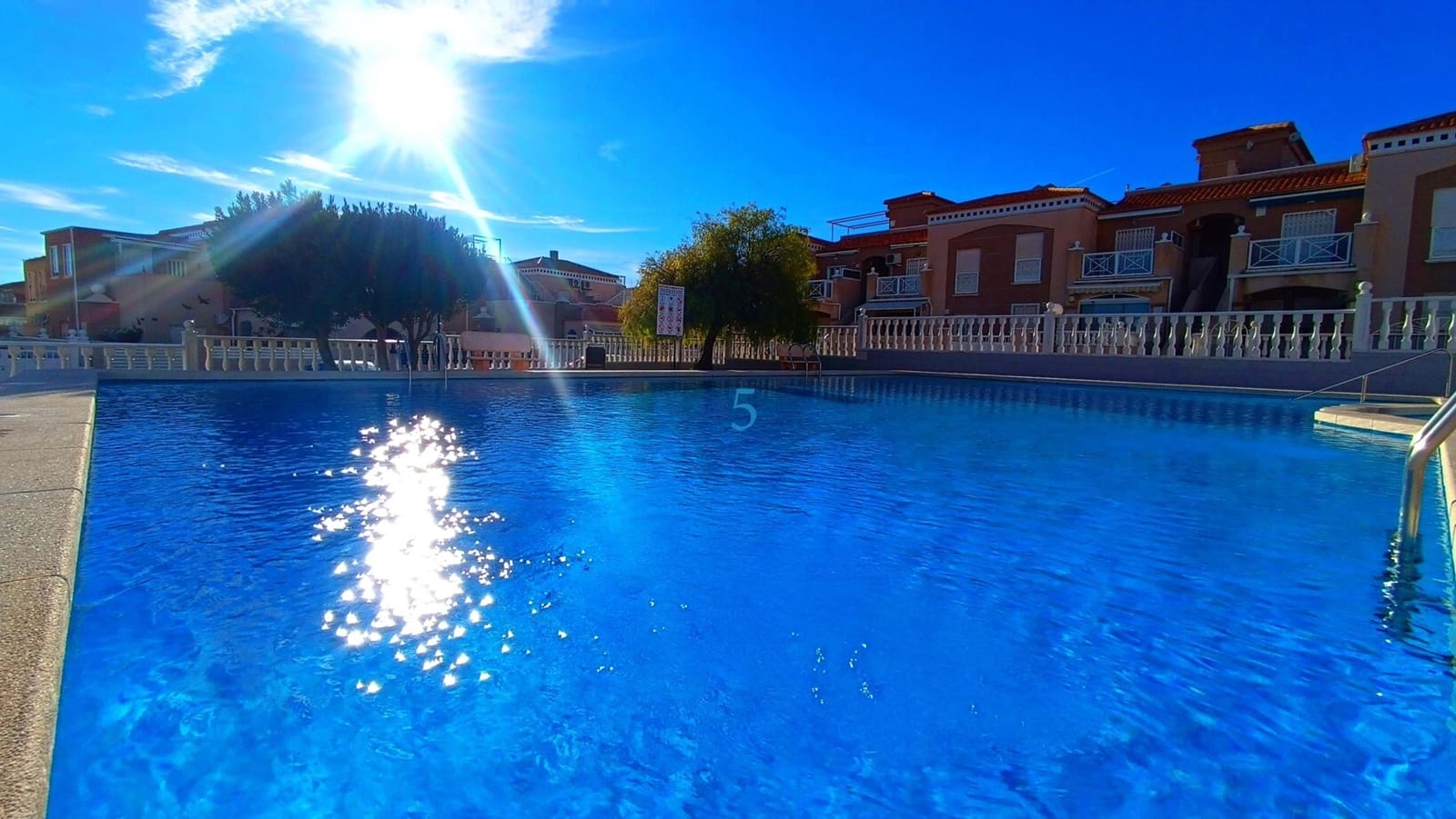 2 sovrum Lägenhet till salu i Torrevieja med pool garage - 196 000 € (Ref: 9500657)