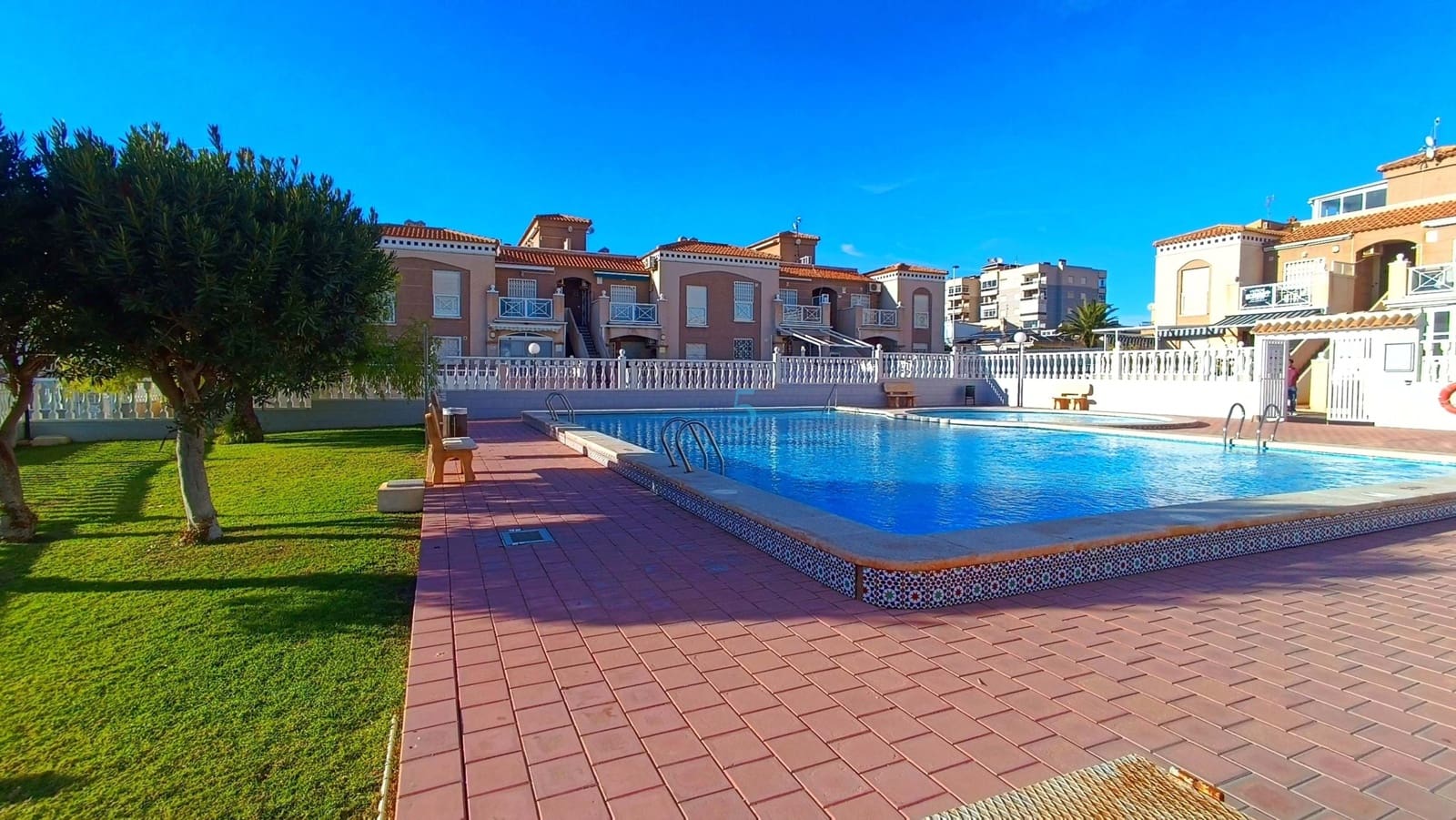 2 sovrum Lägenhet till salu i Torrevieja med pool garage - 196 000 € (Ref: 9500657)