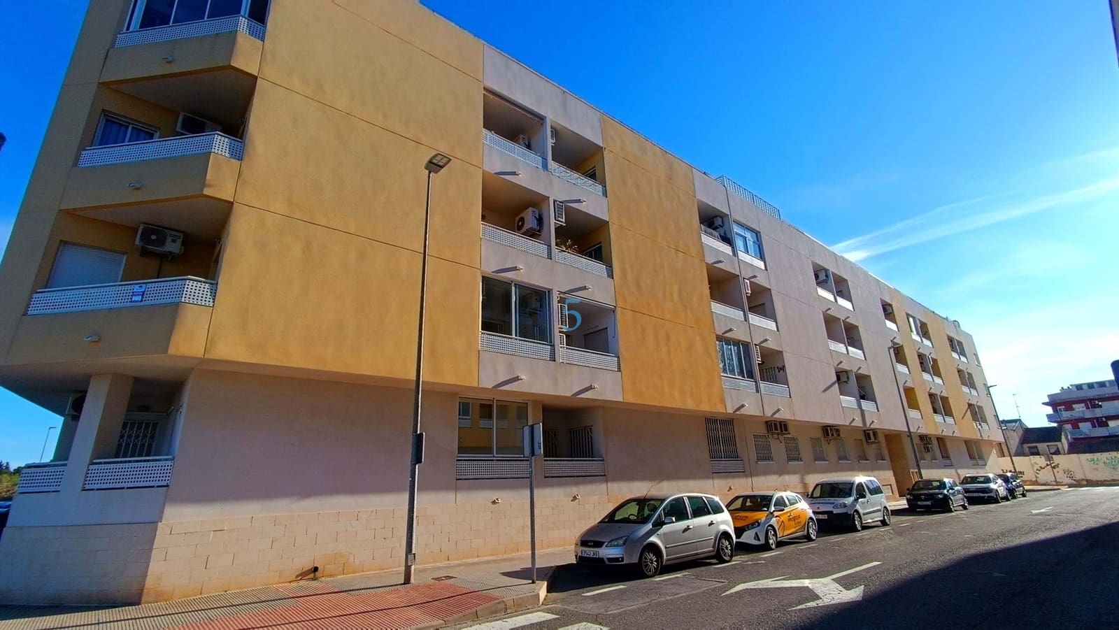 2 makuuhuone Huoneisto myytävänä paikassa Almoradi mukana uima-altaan - 95 000 € (Ref: 9504699)