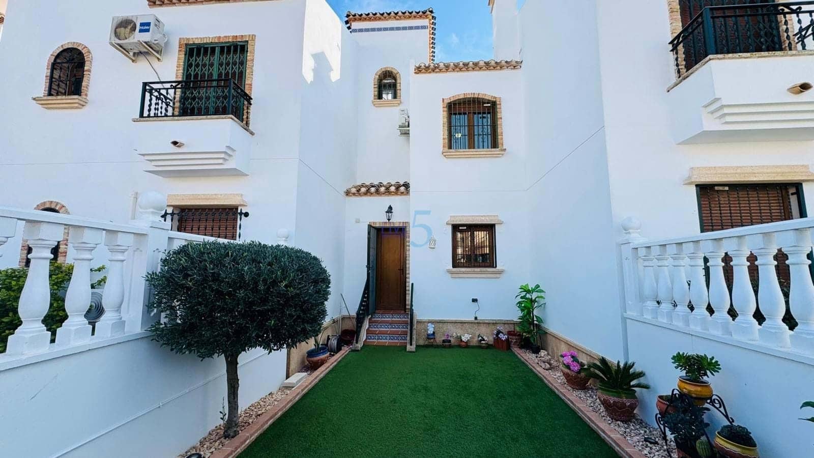 2 quarto Casa em Banda para venda em Villamartin com piscina - 224 900 € (Ref: 9508054)