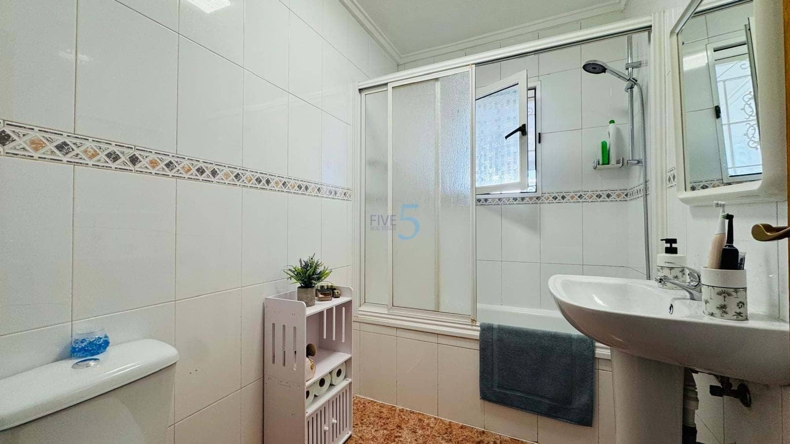 3 sypialnia Dom na sprzedaż w Torrevieja z basenem garażem - 199 900 € (Ref: 9517930)