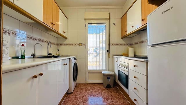 3 sypialnia Dom na sprzedaż w Torrevieja z basenem garażem - 199 900 € (Ref: 9517930)