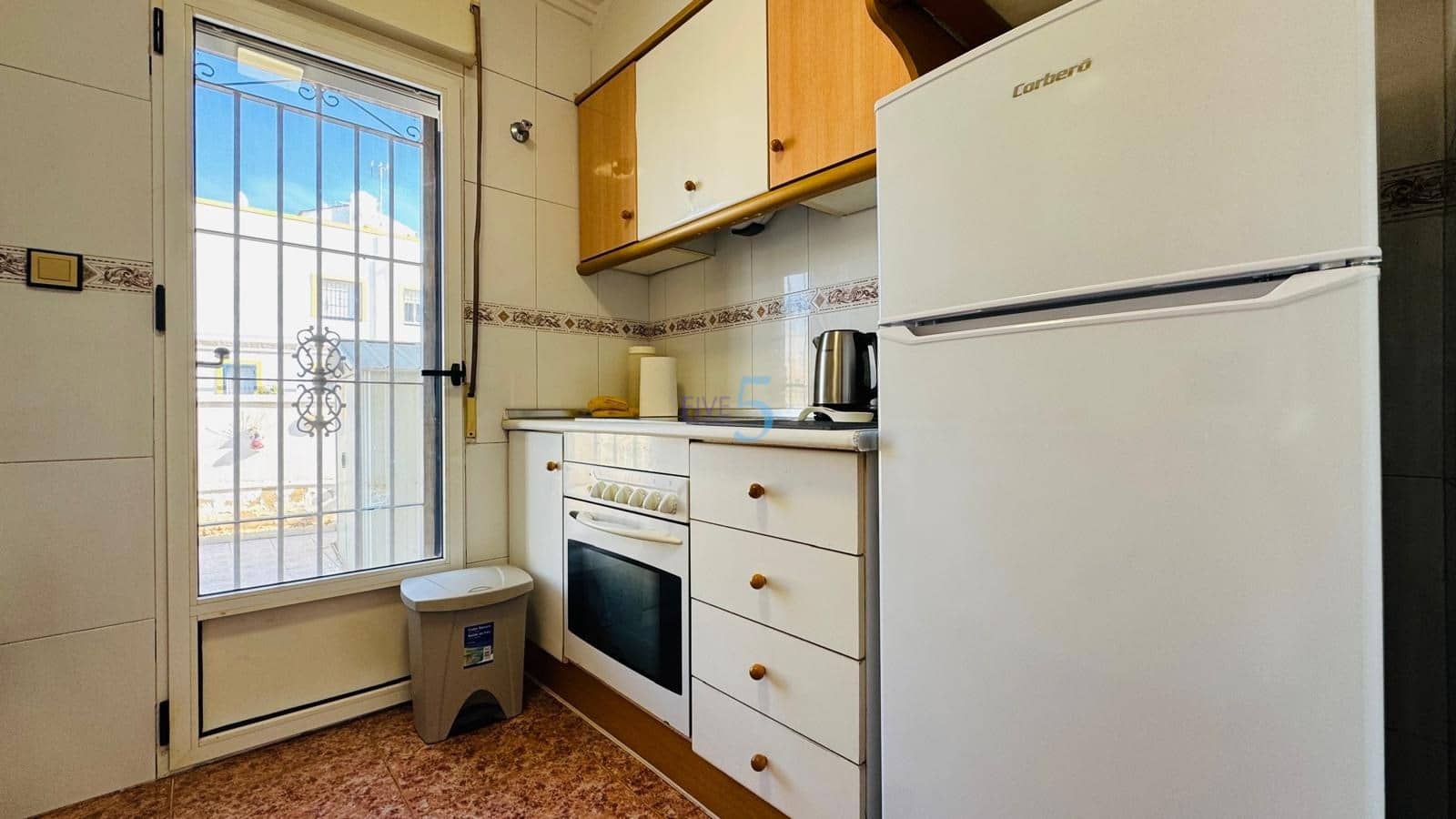 3 sypialnia Dom na sprzedaż w Torrevieja z basenem garażem - 199 900 € (Ref: 9517930)