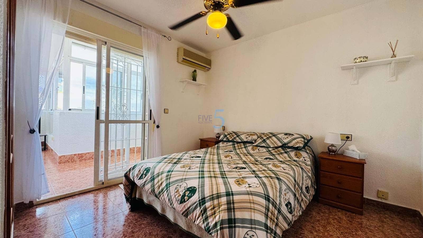 3 sypialnia Dom na sprzedaż w Torrevieja z basenem garażem - 199 900 € (Ref: 9517930)