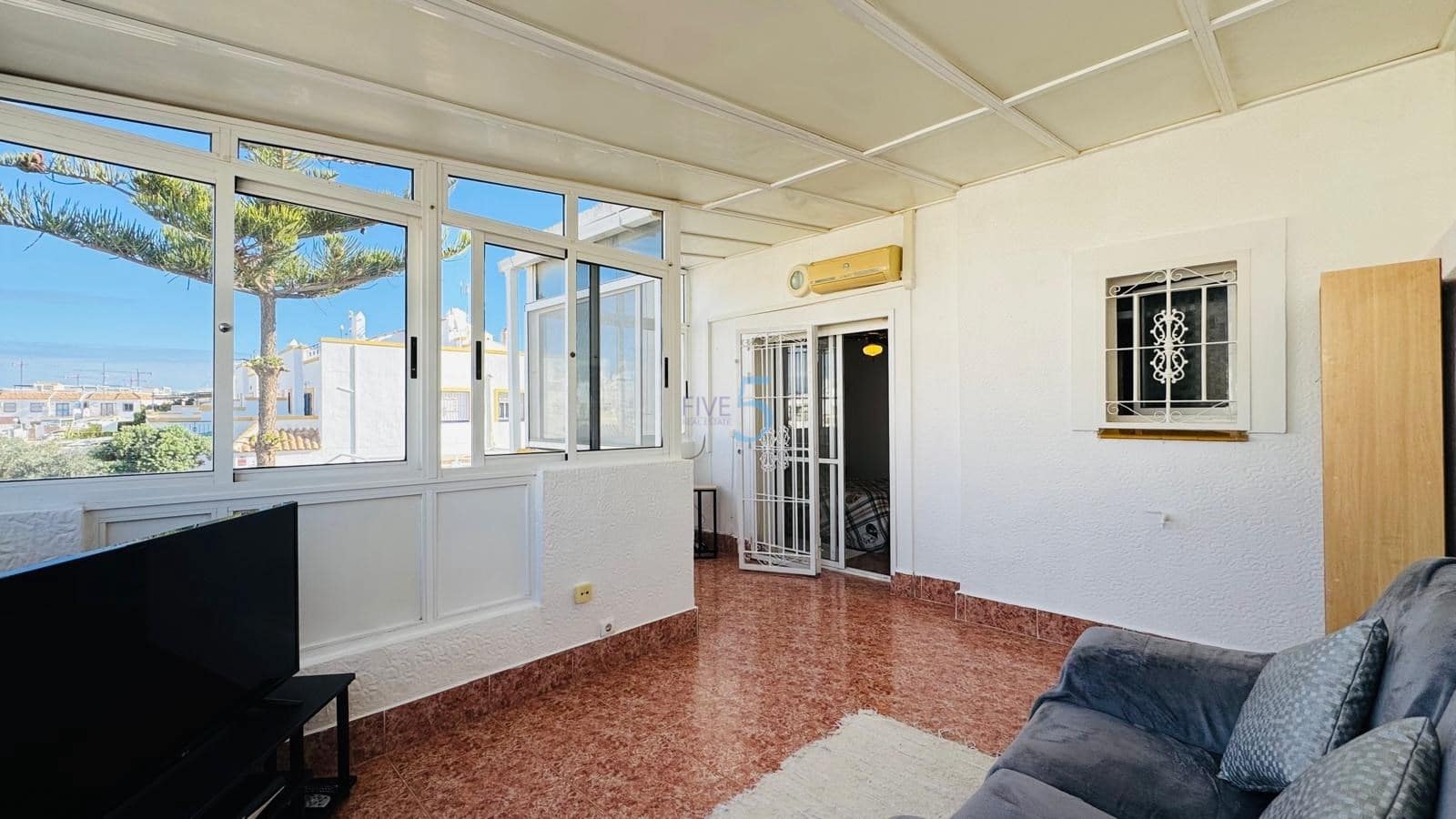 3 sypialnia Dom na sprzedaż w Torrevieja z basenem garażem - 199 900 € (Ref: 9517930)