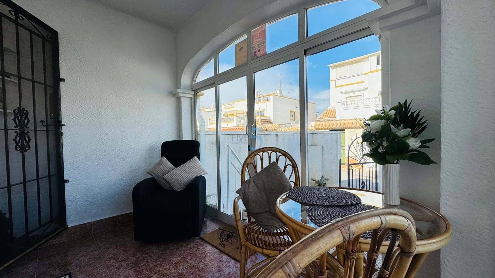 3 sypialnia Dom na sprzedaż w Torrevieja z basenem garażem - 199 900 € (Ref: 9517930)