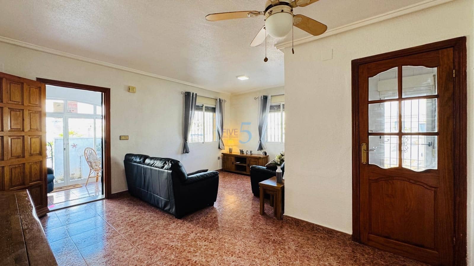 3 sypialnia Dom na sprzedaż w Torrevieja z basenem garażem - 199 900 € (Ref: 9517930)