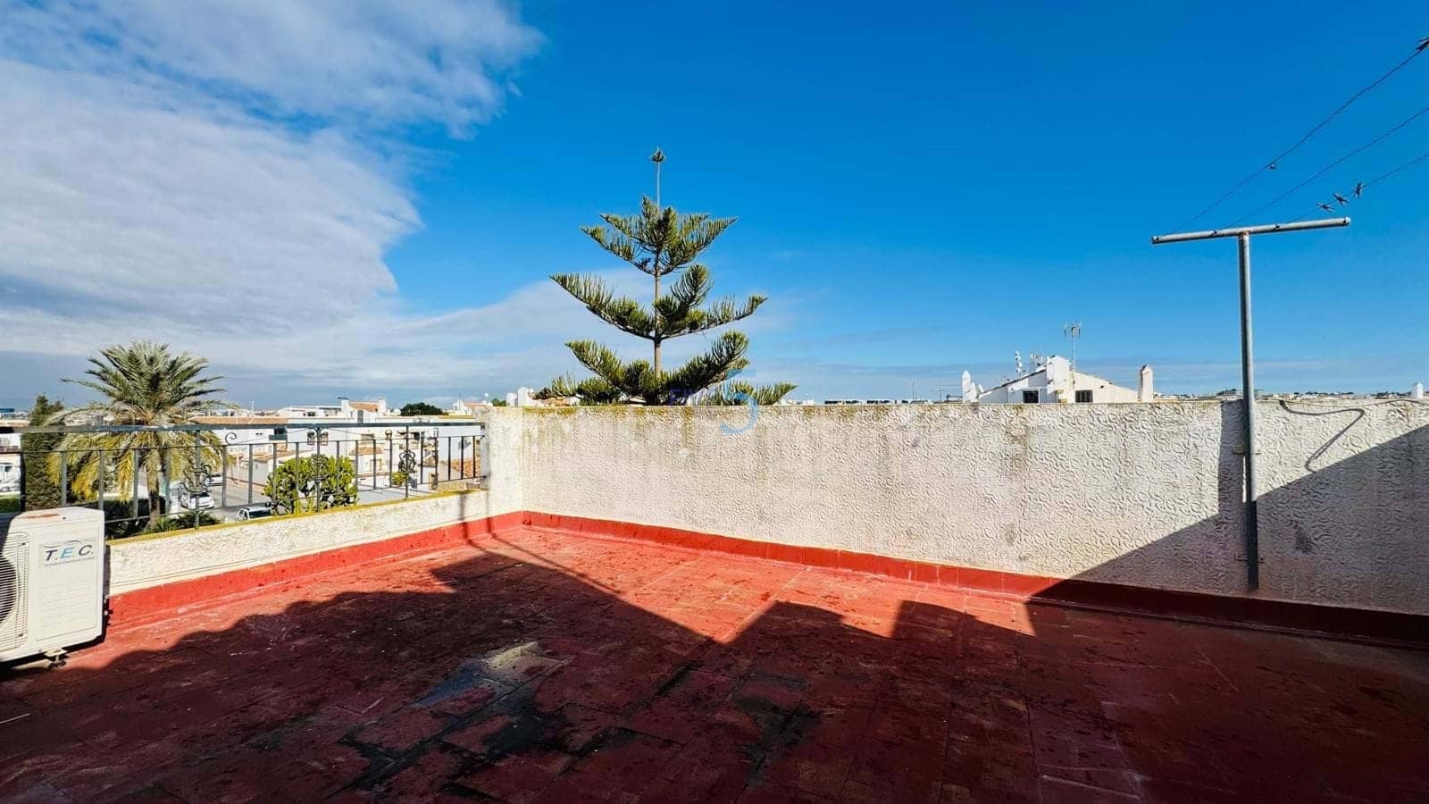 3 sypialnia Dom na sprzedaż w Torrevieja z basenem garażem - 199 900 € (Ref: 9517930)