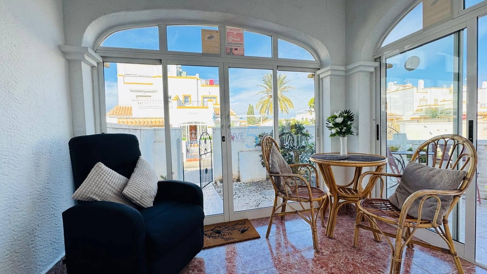 3 sypialnia Dom na sprzedaż w Torrevieja z basenem garażem - 199 900 € (Ref: 9517930)